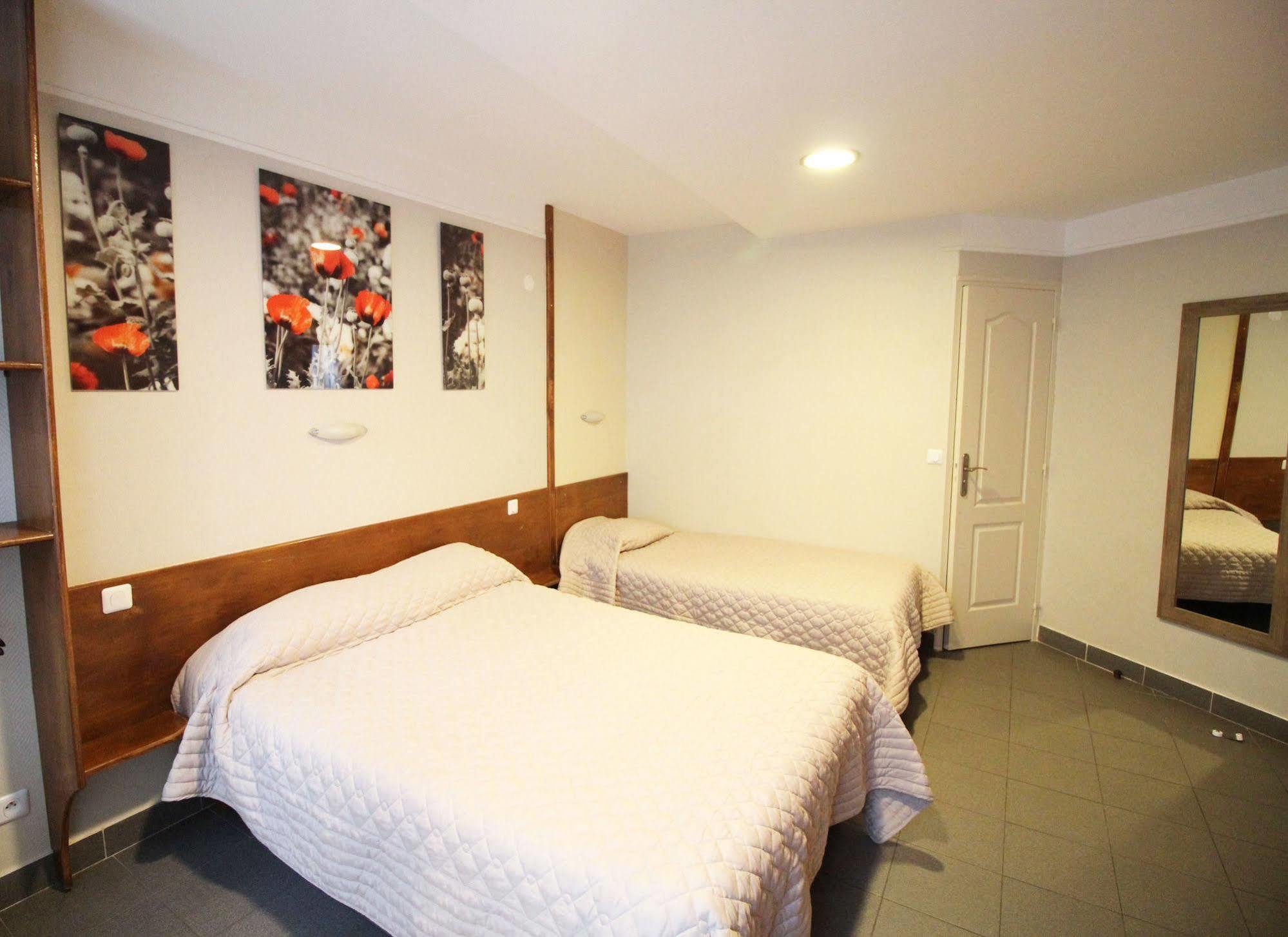 Hotel Des Pyrenees Paris Bagian luar foto