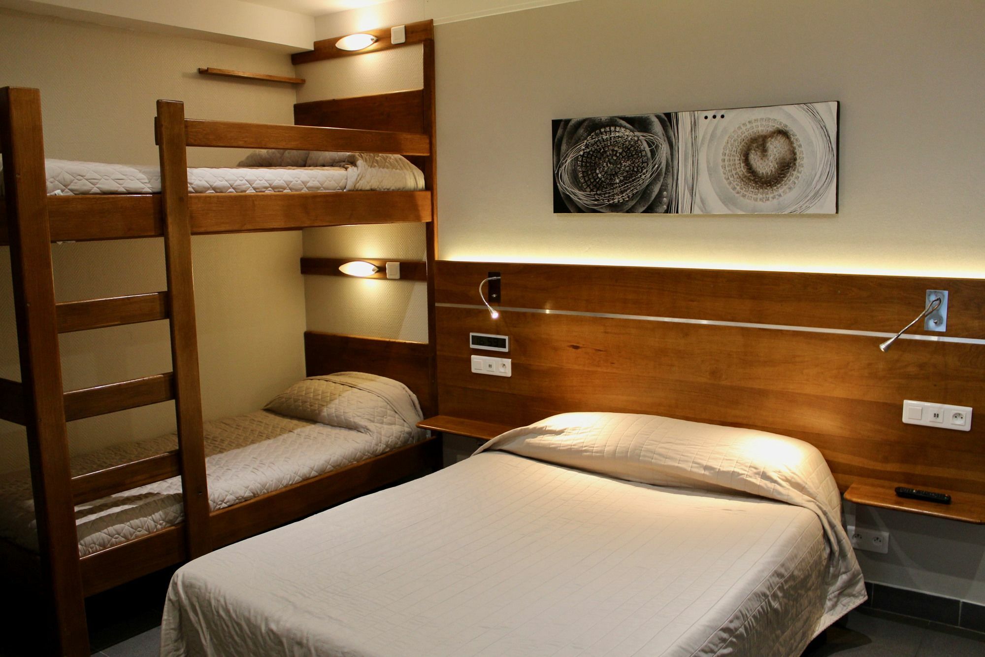 Hotel Des Pyrenees Paris Bagian luar foto