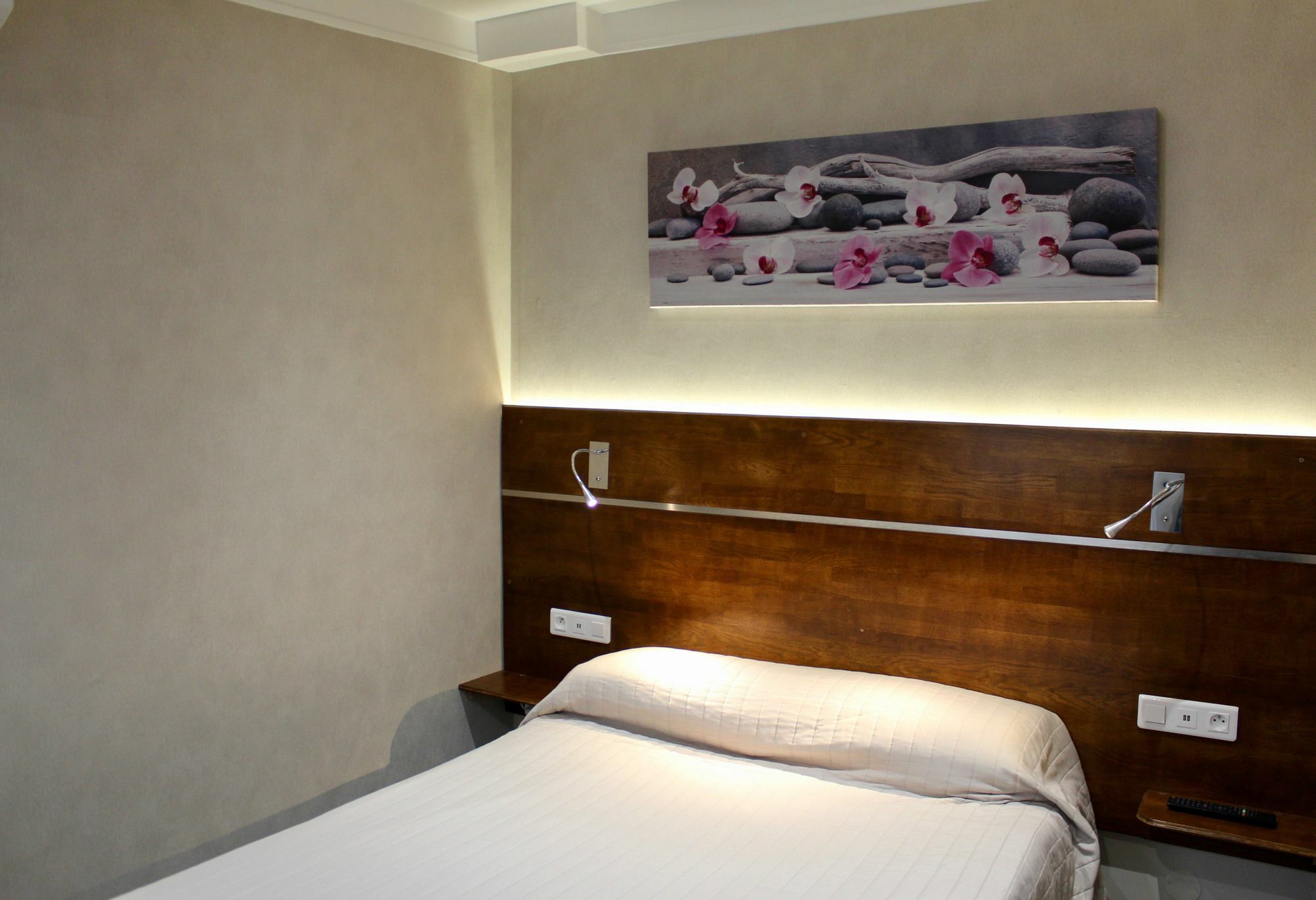 Hotel Des Pyrenees Paris Bagian luar foto