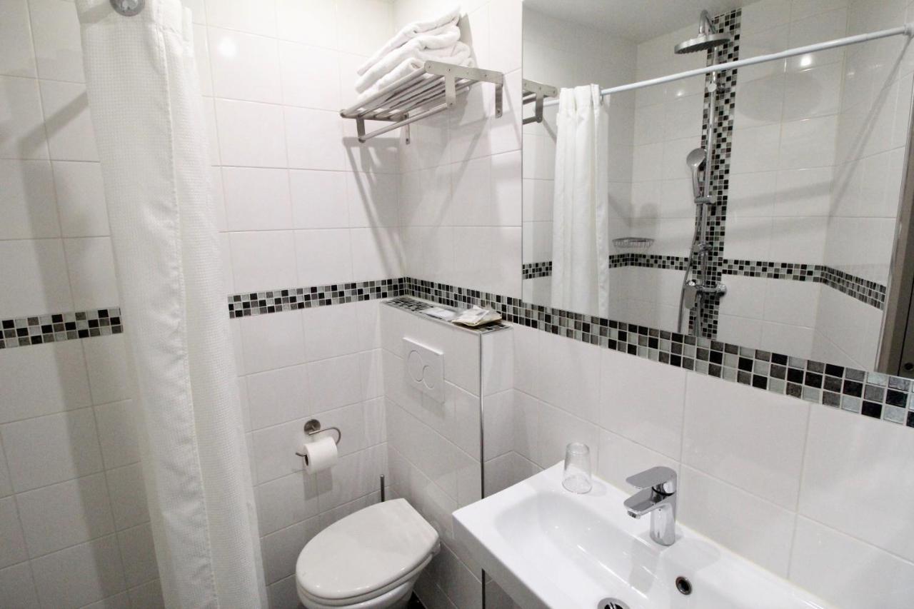 Hotel Des Pyrenees Paris Bagian luar foto