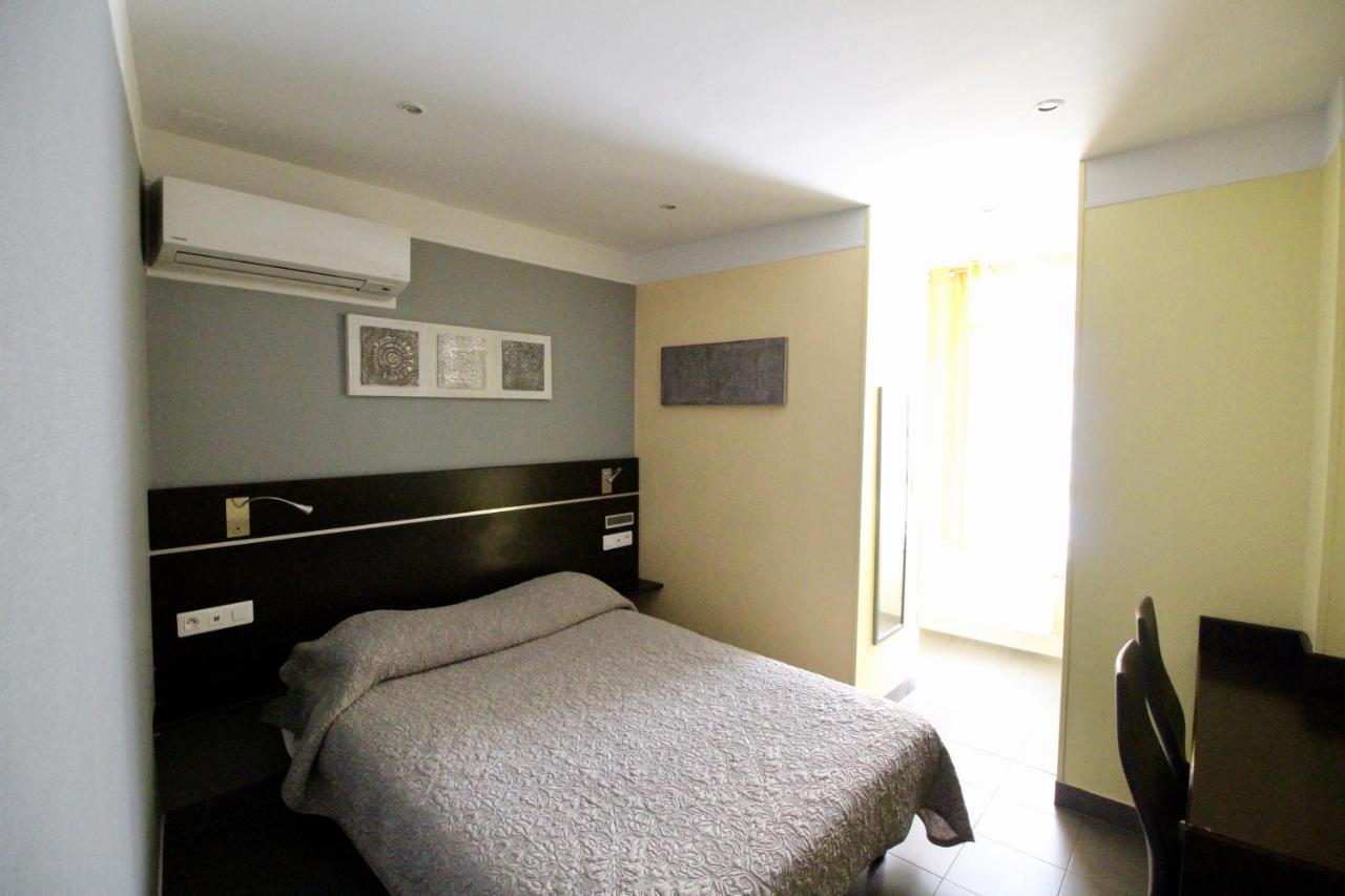 Hotel Des Pyrenees Paris Bagian luar foto